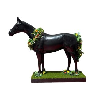 Horse lifelike statue - Spring Garland/Tail/Hooves